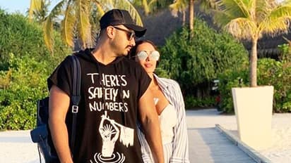 লিভ-ইন থেকে খুল্লামখুল্লা সঙ্গম, 'সেক্সবম্ব' মালাইকার থেকে রোজ নতুন কী শিক্ষা নেন অর্জুন