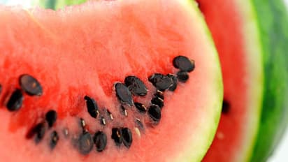 വെറും വയറ്റിൽ തണ്ണിമത്തൻ കഴിക്കാറുണ്ടോ? എങ്കിൽ അറിഞ്ഞിരിക്കേണ്ടത്...