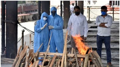 ഭയമേറ്റി മരണനിരക്ക്, മൃതദേഹങ്ങൾ ദഹിപ്പിക്കാനോ മറവ് ചെയ്യാനോ ഇടമില്ലാതെ ദില്ലി