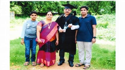 విశాఖలో ఎన్నారై ఫ్యామిలీ మృతి: పెద్ద కుమారుడి పనే, సీపీ అనుమానం