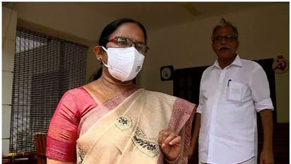 വാക്സീന് ക്ഷാമം; 'മാസ് വാക്സിനേഷന് മുടങ്ങാന് സാധ്യത', കേന്ദ്രത്തെ അറിയിച്ചിട്ടുണ്ടെന്ന് കെ കെ ശൈലജ