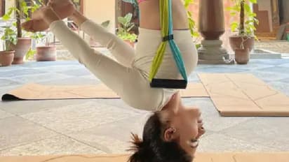 തല കീഴായി കിടന്ന് യോഗ; നടി പങ്കുവച്ച ചിത്രം ശ്രദ്ധേയമാകുന്നു