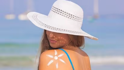 വെയിലേറ്റ് കരുവാളിച്ചോ? കാപ്പിപ്പൊടി കൊണ്ടുള്ള ഈ ഫേസ് പാക്കുകൾ പരീക്ഷിക്കാം...