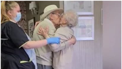 'എട്ട് മാസത്തിന് ശേഷം കണ്ടുമുട്ടിയപ്പോൾ....'; വൃദ്ധദമ്പതികളുടെ വീഡിയോ വെെറലാകുന്നു