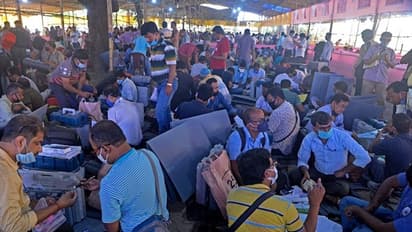 চলছে নাকা চেকিং, বুথে বুথে পৌঁছে গেলেন ভোট কর্মীরা - দেখুন পঞ্চম দফার প্রস্তুতি, ছবিতে ছবিতে