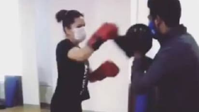 മാസ്ക് ധരിച്ച് ബോക്സിങ് ചെയ്യുന്ന നടി; വീഡിയോ വൈറല്‍
