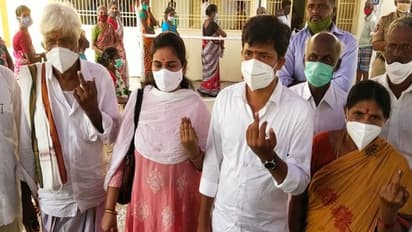 ముగిసిన తిరుపతి ఉపఎన్నిక : ఆసక్తి చూపని ఓటరు, 5 గంటల నాటికి 55 శాతం పోలింగ్