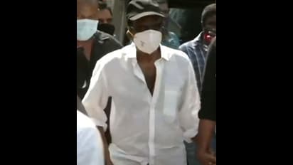 நடிகர் விவேக் உடலுக்கு கவுண்டமணி நேரில் கண்ணீர் அஞ்சலி... உருக்கமான வீடியோ...!