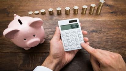 സേവിംഗ്സ് അക്കൗണ്ട് ക്ലോസ് ചെയ്യുന്നതിന് എത്ര പണം നൽകണം; വിവിധ ബാങ്കുകള് ഈടാക്കുന്ന നിരക്കുകൾ അറിയാം