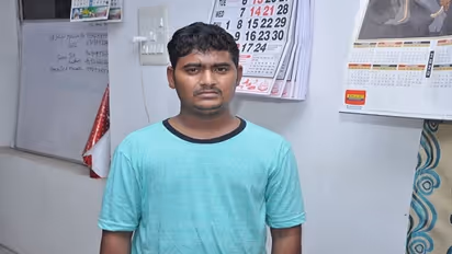 నకిలీ ఐఎఎస్ అధికారి అరాచకం: ఆస్తుల మీద ఆస్తులు జమ