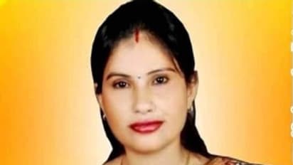 UP जिला पंचायत प्रत्याशी महिला की नामांकन वाले दिन कोरोना से मौत, इन नेताओं का भी निधन..ये भी चल रहे मीमार