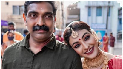 'സ്വപ്നം കാണാൻ പഠിപ്പിച്ച അച്ഛൻ', ഫോട്ടോയും കുറിപ്പുമായി ദുര്ഗാ കൃഷ്ണ