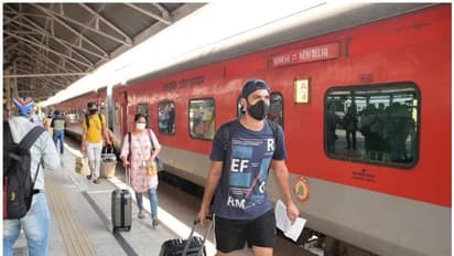 ട്രെയിനിലും റെയില്വേ സ്റ്റേഷനിലും മാസ്ക് ധരിച്ചില്ലെങ്കില് 500 രൂപ പിഴ