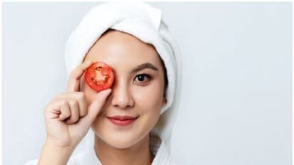 ত্বকের সৌন্দর্যে টমেটোর ম্যাজিক, কোন টিপসে ফেরাবেন জেল্লা