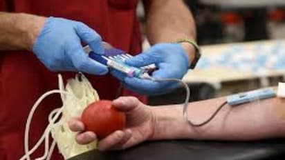 9ನೇ ಬಾರಿ ಪ್ಲಾಸ್ಮಾ ದಾನ ಮಾಡಿ ಹಲವರ ಜೀವ ಉಳಿಸಿದ ಬೆಂಗಳೂರಿನ ವೈದ್ಯ!