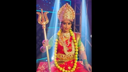 'மூக்குத்தி அம்மன்' நயன்தாராவுக்கே டஃப் கொடுத்த விஜய் டிவி கண்ணம்மா..! வேற லெவல் போங்க..