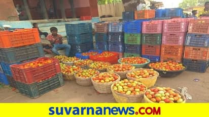 ಧಾರವಾಡ: ತಾಲೂಕಾಡಳಿತ ನಿರ್ಲಕ್ಷ, ಬೀದಿಯಲ್ಲಿ ಹಣ್ಣು, ತರಕಾರಿ ಮಾರುವ ಮಕ್ಕಳು..!