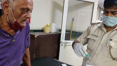 'मेरी मौत हुई तो लाश पुलिस को दे देना' कोरोना में बुजुर्ग की मदद करने वाले पुलिसवाले की कहानी भावुक कर देगी