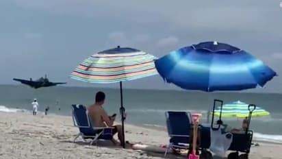 യന്ത്രത്തകരാര്‍;  രണ്ടാം ലോകമഹായുദ്ധ വിമാനം ഫ്ലോറിഡയിലെ തിരക്കേറിയ ബീച്ചില്‍ ഇടിച്ചിറക്കി