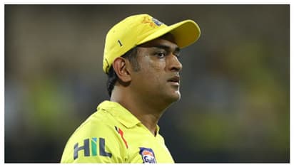 এবার ধোনির পরিবারে করোনার থাবা, কেকেআর ম্যাচের আগেই সিএসকে শিবিরে এল খারাপ খবর