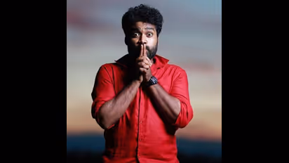 இளம் பெண்களை குறிவைத்து ஆபாச உரையாடல்.. திரைப்பட நடிகர் மீது புகார்..