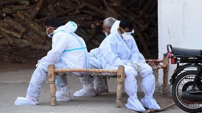 കൊവിഡ് 19; ദില്ലിയില് മണിക്കൂറില് പത്ത് പേര് വീതം മരിച്ചു വീഴുന്നു