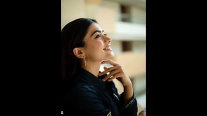 எதை பார்குறதுனே தெரியலையே... எல்லாமே அழகு..! ரஷ்மிக்காவின் லேட்டஸ்ட் புகைப்படத்திற்கு அள்ளும் கமெண்ட்ஸ்!