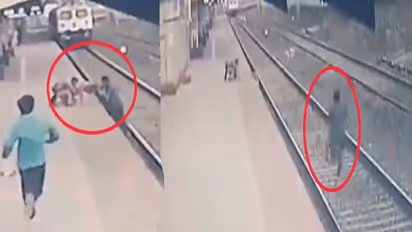 உயிரை பணயம் வைத்து சிறுவனை காப்பாற்றிய ரயில்வே ஊழியருக்கு குவியும் சன்மானம்..!