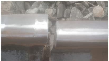 റെയിൽ പാളത്തിൽ വിള്ളൽ, കോഴിക്കോട്-ഷൊർണൂർ പാതയിൽ ഗതാഗതം തടസപ്പെട്ടു