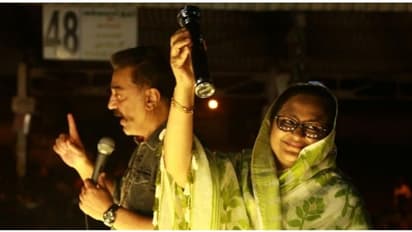 மக்கள் நீதி மய்யம் கட்சியிலிருந்து நடிகர் நாசரின் மனைவி கமீலா நீக்கம்..!