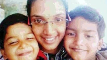 ஐயோ கடவுளே... பெத்த பிள்ளைகளை பறிகொடுத்த தாய்.. ரயில் முன் பாய்ந்து தற்கொலை.. வேலூரில் சோகம்..!