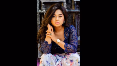 இப்படி கூட ஒரு உடையா? விதவிதமாக மாடர்ன் ட்ரெஸ்ஸில் ஹீரோயின்களுக்கே டஃப் கொடுக்கும் சித்தி 2 சீரியல் நடிகை!