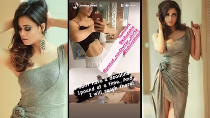Shweta Tiwari copies Kim Kardashian, takes bathroom selfie flaunts 'SEXY' toned abs