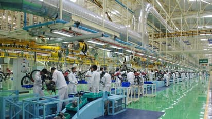 கொரோனாவால்  ஒட்டுமொத்த தொழிற்சாலைகளையும் 4 நாட்கள் மூடுறோம்... பிரபல வாகன உற்பத்தி நிறுவனம் பகீர் அறிவிப்பு!