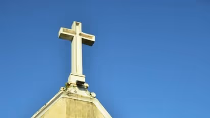 గుంటూరులోని నార్త్ ప్యారిస్ చర్చిలో ఇరువర్గాల ఘర్షణ.. అసలేం జరిగిందంటే..?