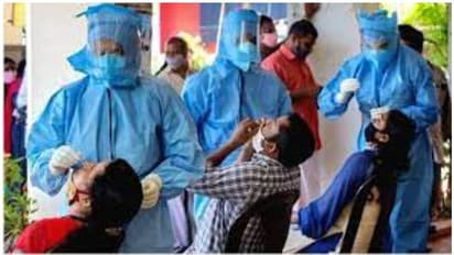 ಕೊರೋನಾ ತಡೆಗೆ ಹಳ್ಳಿಗಳ ಕಡೆ ವೈದ್ಯರ ನಡೆ: ‘ಸಂಚಾರಿ ಕ್ಲಿನಿಕ್’ ಮೂಲಕ ಔಷಧೋಪಚಾರ!