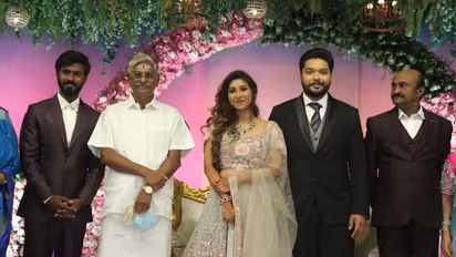 எம்.எஸ்.பாஸ்கர் மகள் ஐஸ்வர்யா - சுதாகருக்கு பிரமாண்டமாக நடந்து முடிந்த திருமண வரவேற்பு..! புகைப்பட தொகுப்பு..!