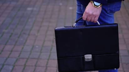 'അവധിയെടുപ്പിന്റെ രാജാവ്', 15 വര്‍ഷം ജോലിയെടുക്കാതെ ശമ്പളം വാങ്ങിയത് കോടികൾ