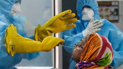 కరోనా టెస్టుల భయం: సిల్చార్ ఎయిర్పోర్టు నుండి 300 మంది ప్రయాణీకులు జంప్