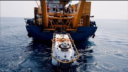 Indian Navy sends rescue vessel to search for missing Indonesian submarine