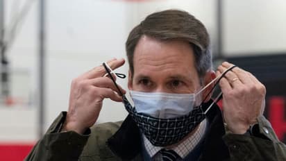 Health Tips: গোটা দিন কাটছে ডবল মাস্ক পরে, হতে পারে এই কয়টি সমস্যা