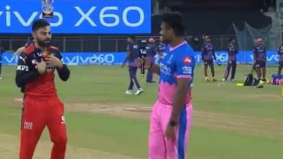 'എനിക്കങ്ങനെ ടോസൊന്നും കിട്ടാറില്ലല്ലോ'; ടോസ് ജയിച്ചിട്ടും അറിയാതെ സഞ്ജുവിനെ സംസാരിക്കാന് ക്ഷണിച്ച് കോലി