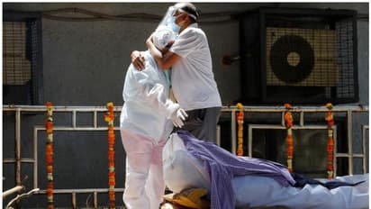 কোভিড দ্বিতীয় তরঙ্গ - ফের দেশে রেকর্ড-ভাঙা সংক্রমণ, মৃত্য়ুর সংখ্যাও সর্বোচ্চ