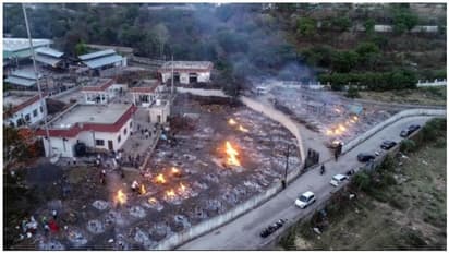 ஆக்சிஜன் தட்டுப்பாட்டால் அலறித்துடிக்கும் இந்தியா... குவியல் குவியலாய் எரிக்கப்படும் உடல்கள்..!