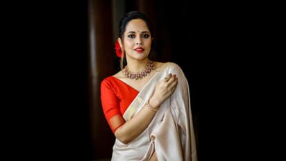 సునీల్ భార్యగా అనసూయ..ఏంటీ విచిత్రం !