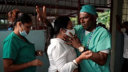 അനസ്തേഷ്യ പോലും നൽകാതെ വെറും കത്തി ഉപയോഗിച്ച് ശസ്ത്രക്രിയ, ക്യൂബയിലെ 'ആത്മീയ രോഗശാന്തിക്കാരൻ'