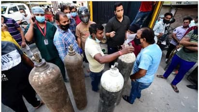 ഇന്ത്യക്ക് ഓക്സിജൻ നൽകി സഹായിക്കണം; ട്വിറ്ററിലൂടെ പ്രധാനമന്ത്രി ഇമ്രാൻ ഖാനോട് അഭ്യർത്ഥിച്ച് പാക് ജനത