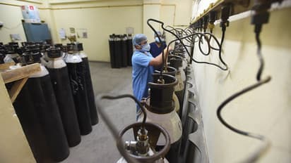 కరోనా నెగిటివ్... కానీ ఊపిరాడక.. ఆక్సీజన్ దొరకక...