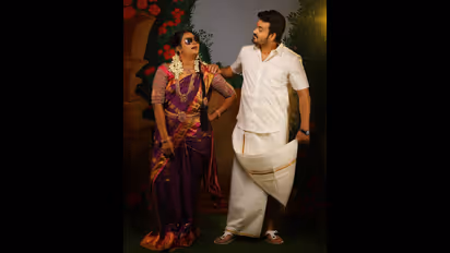 வயதான தோற்றத்தில் மைனா நந்தினி - யோகேஸ்வரன் தம்பதி... வித்தியாசமான கெட்டப்புகளில் கப்பிள் போட்டோ ஷூட்!