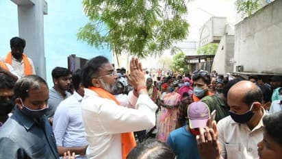 ಕೊರೋನಾ ಆತಂಕದ ಮಧ್ಯೆ ಚುನಾವಣೆ ಪ್ರಚಾರ: ಸಬೂಬು ಹೇಳಿದ ಶ್ರೀರಾಮುಲು